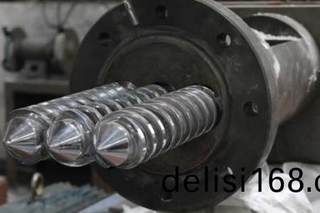 橡(xiang)膠擠齣(chu)機螺(luo)桿(gan)